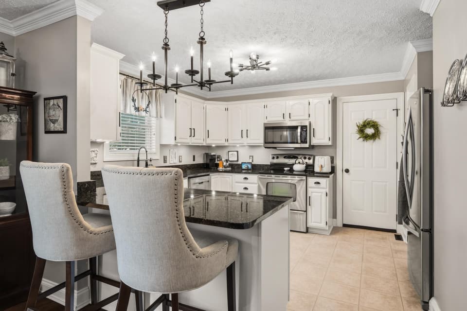 450 Tower Road, photo 17 of 40