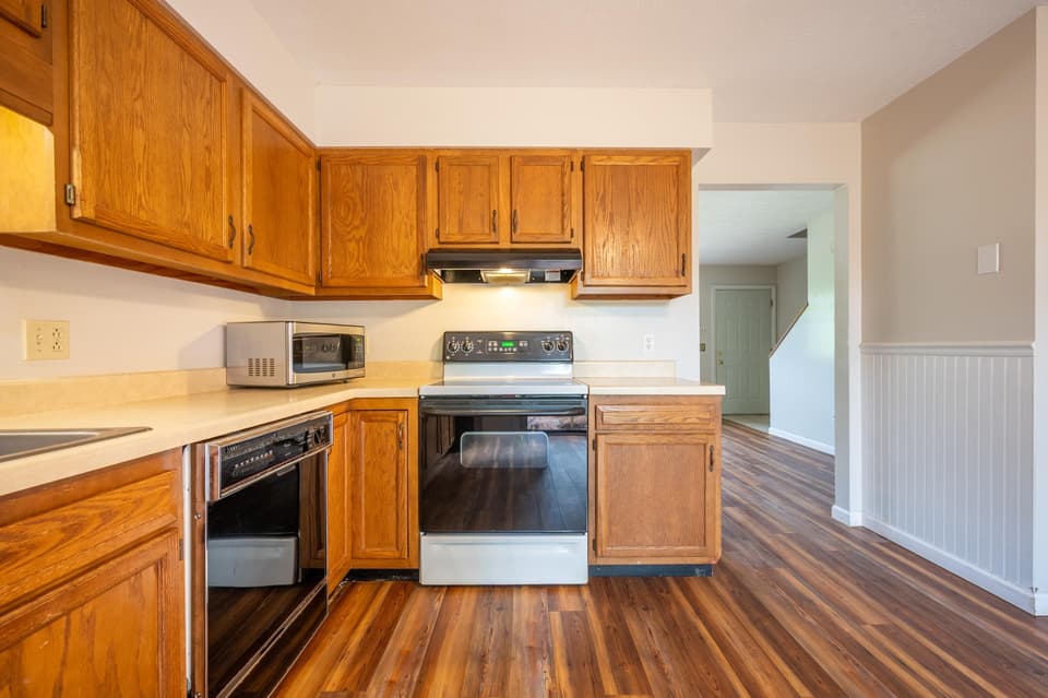 1115 Glen Court Unit B, photo 9 of 40
