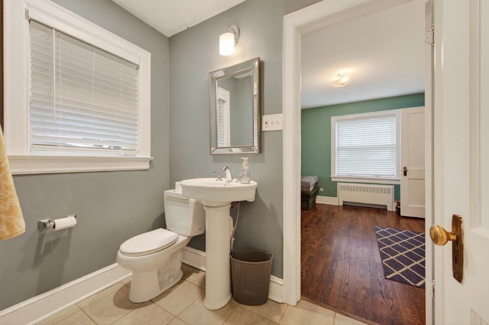 301 S Franklin Street, photo 13 of 35