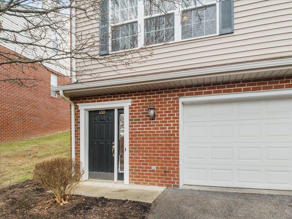 450 Tall Oak Boulevard, photo 4 of 40