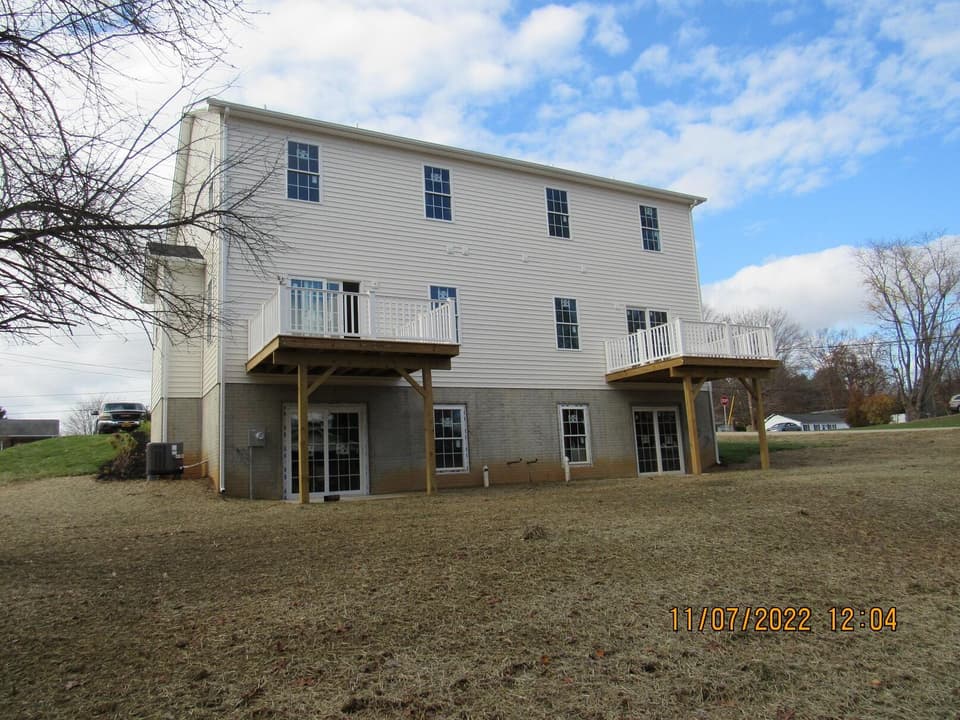 610 Starlight Dr, photo 5 of 7