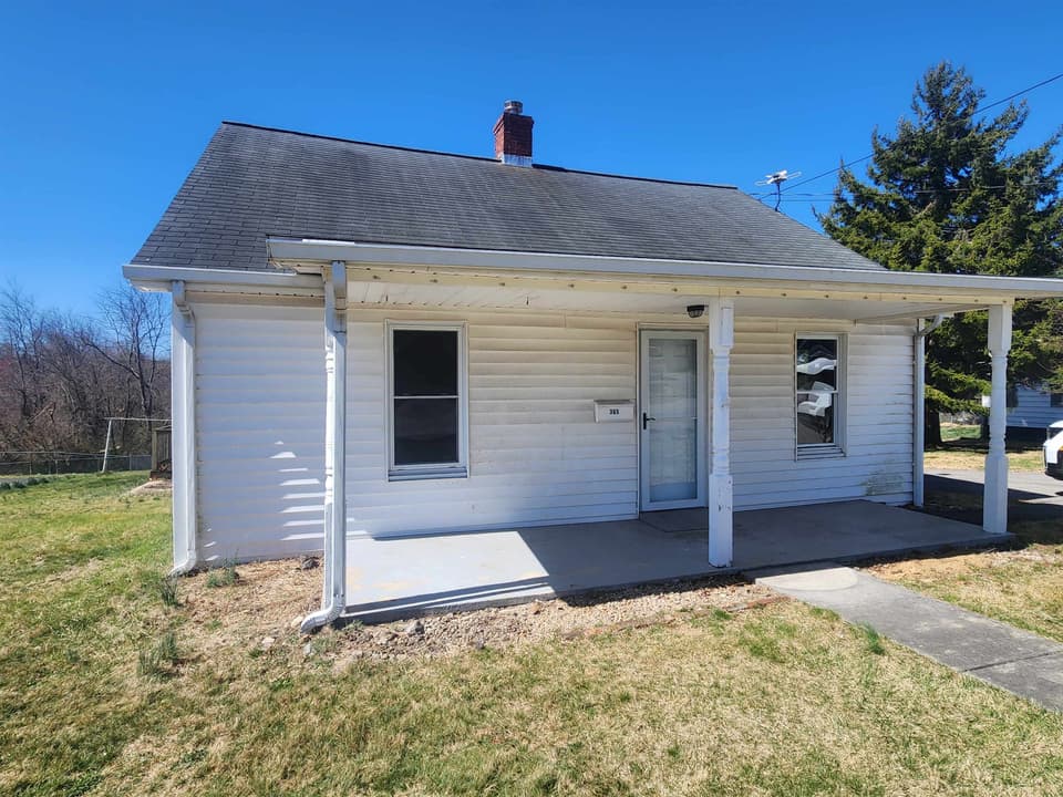 365 Clearview Drive, photo 4 of 40