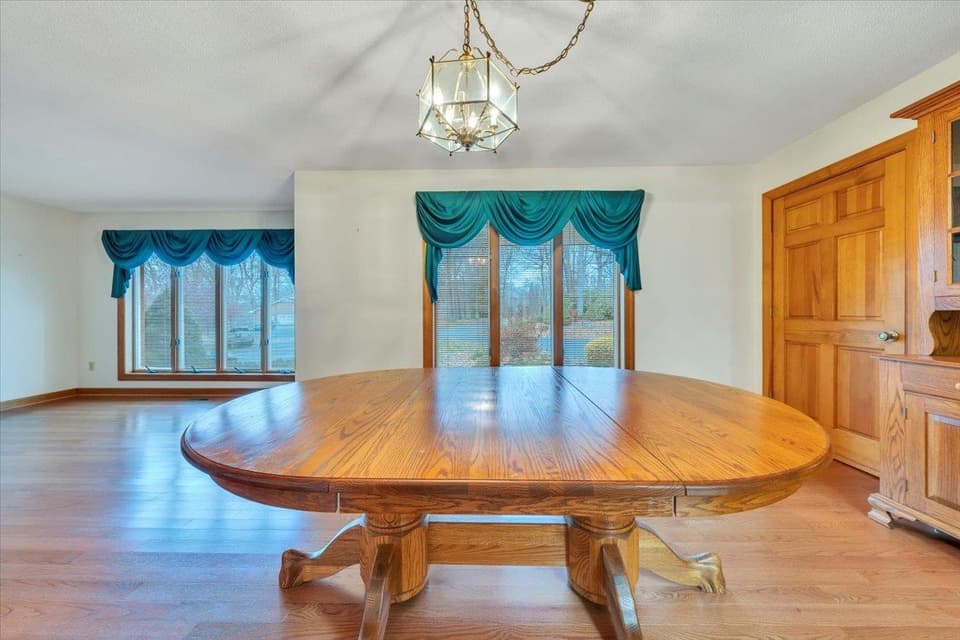 290 Patricia Lane SE, photo 12 of 40