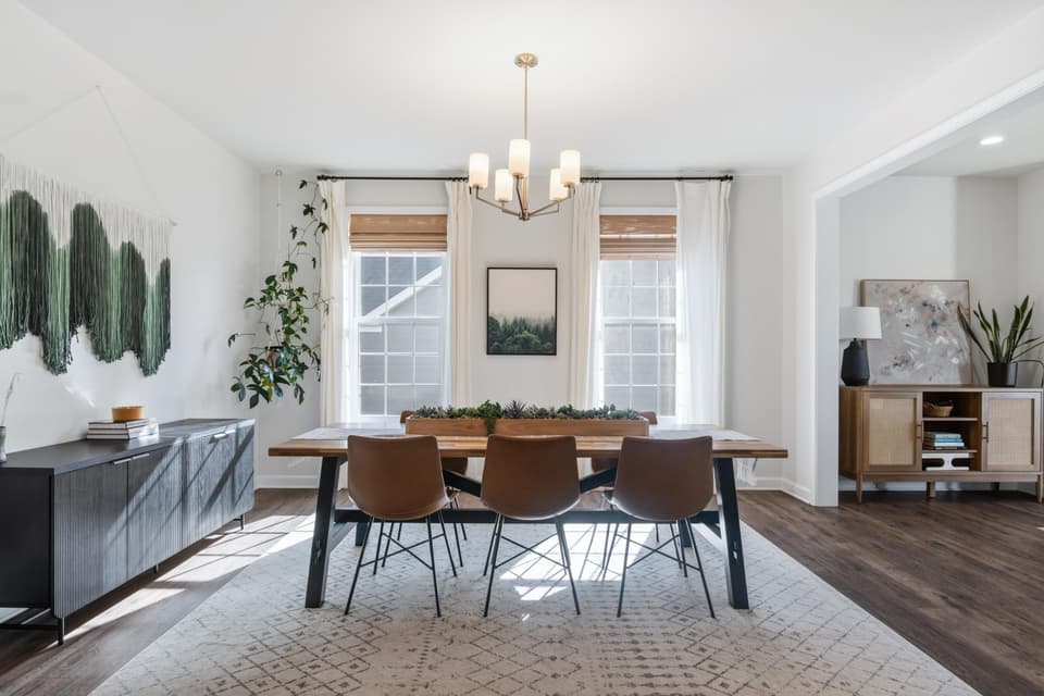 845 Jefferson Circle, photo 2 of 40