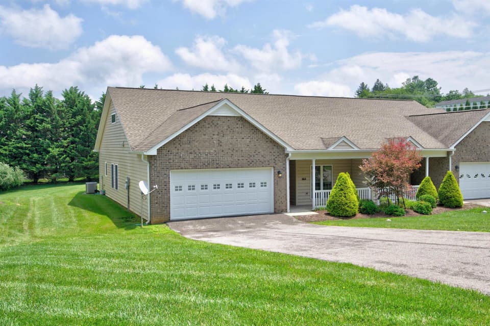 163 Walters Drive, photo 35 of 40