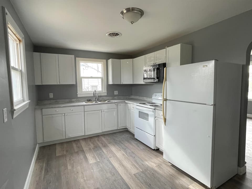 90 Clearview Drive, photo 3 of 17