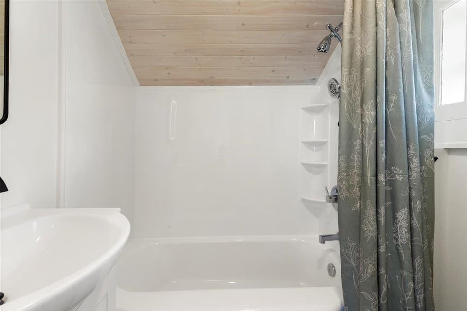 612 E Main Street, photo 40 of 40