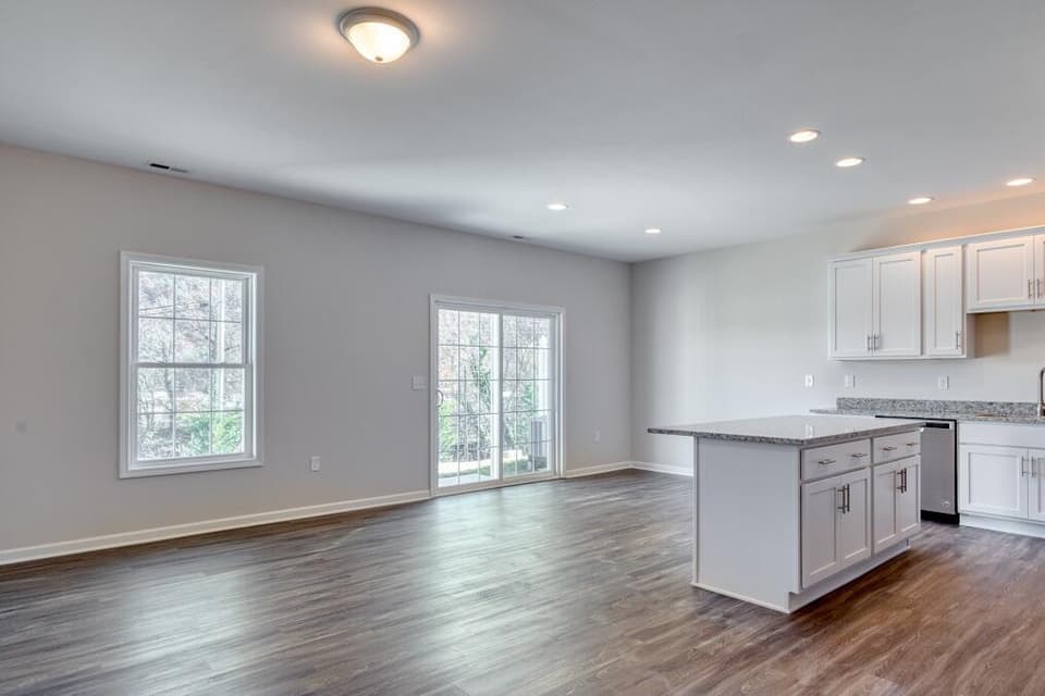 223 Louise Ln, photo 10 of 35