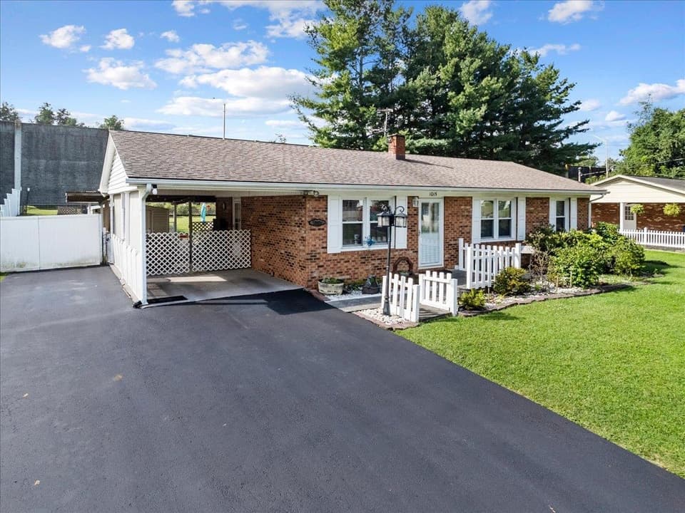 1015 Reading Road, photo 3 of 40