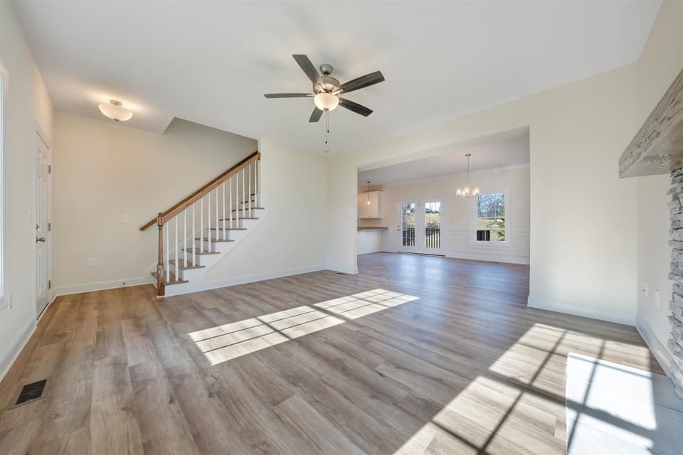 970 Holland Loop, photo 5 of 13
