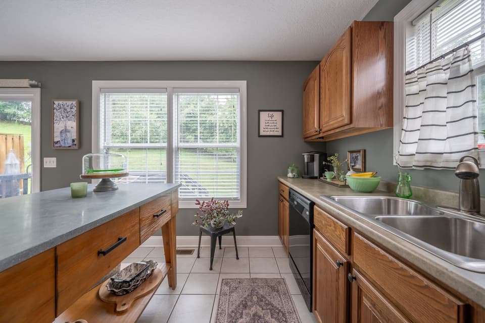 420 Tall Oak Boulevard, photo 16 of 40