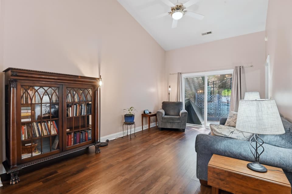 460 Silver Leaf Drive, photo 7 of 27