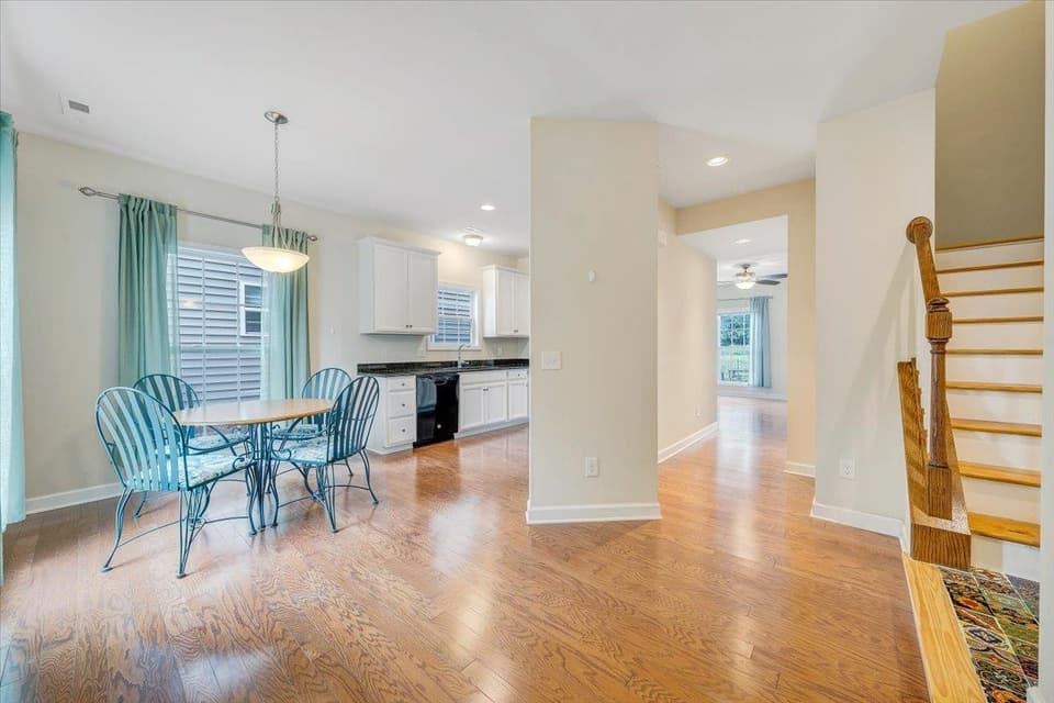 205 Phoenix Boulevard NW, photo 2 of 34