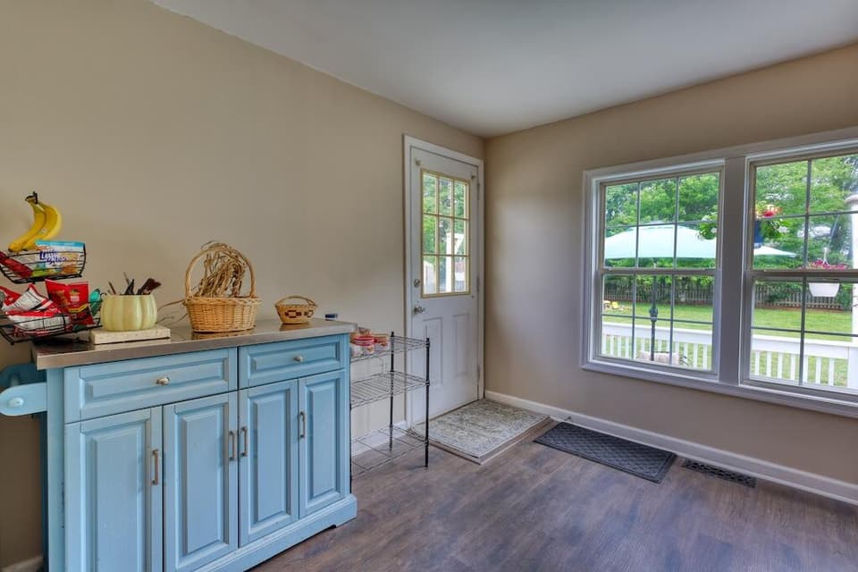 1460 Westview Dr, photo 8 of 30