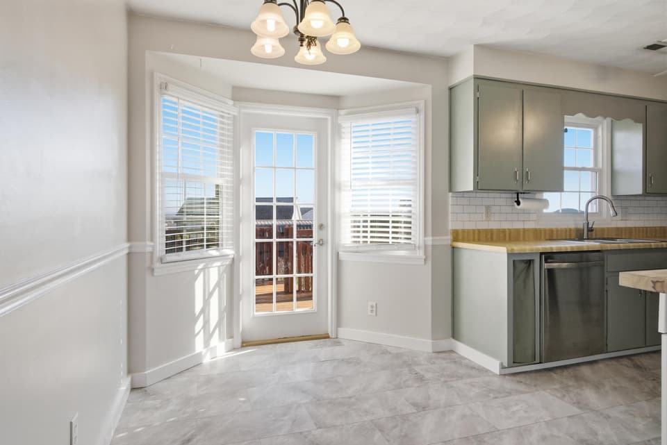 1381 Dow Street, photo 24 of 40