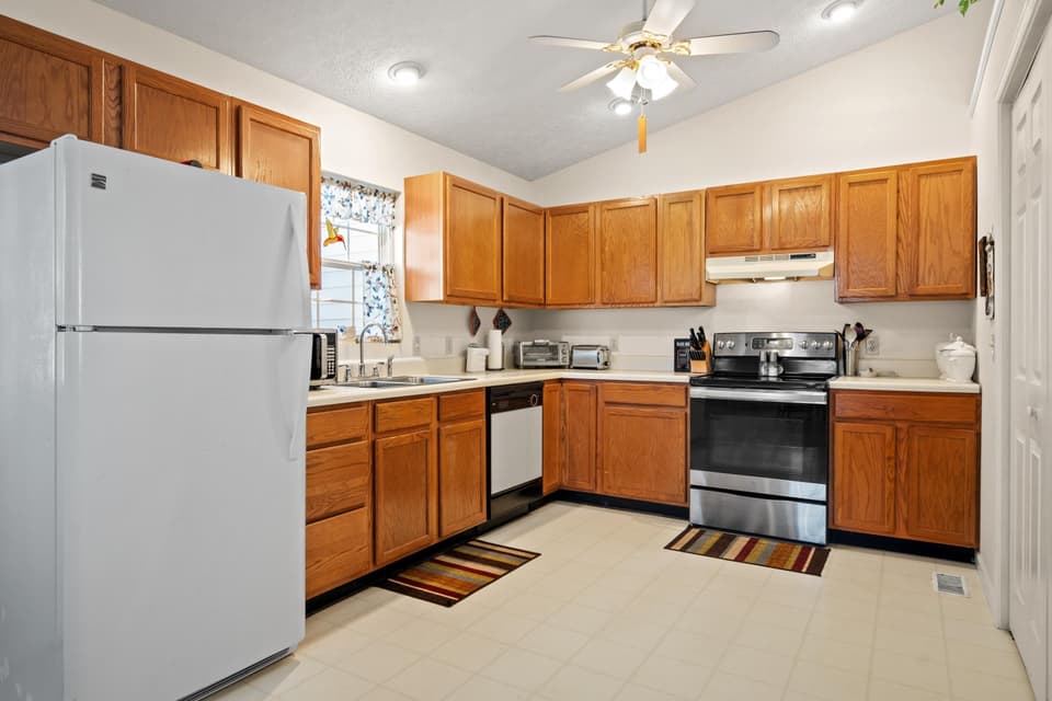 700 Warren Court, photo 12 of 40