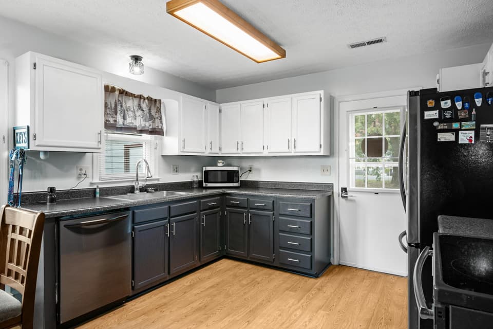 520 Hemlock Street, photo 7 of 40