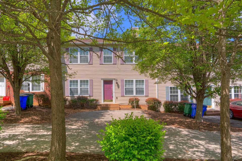 1025 Oaktree Boulevard, photo 2 of 33