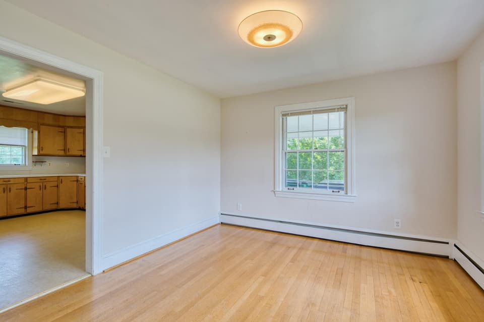 108 Roseland Drive, photo 16 of 40