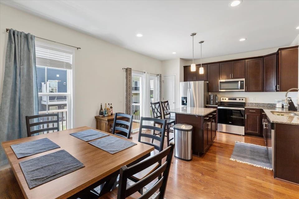 325 John Adams Drive, photo 22 of 40