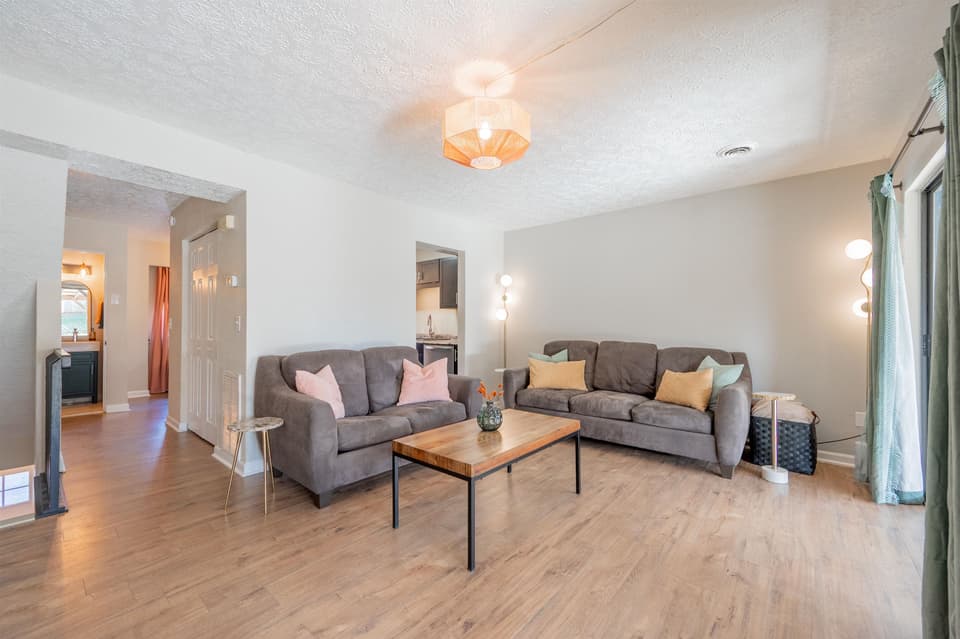 2665 Glade Drive SE, photo 4 of 40