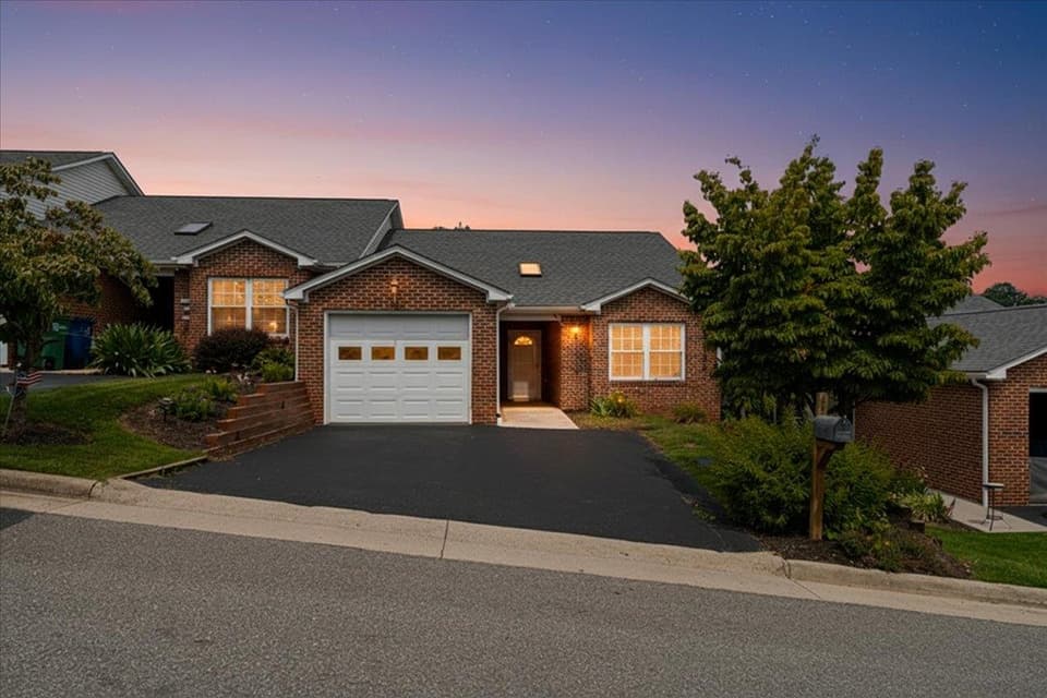 125 SE Jennifer Street, photo 2 of 27