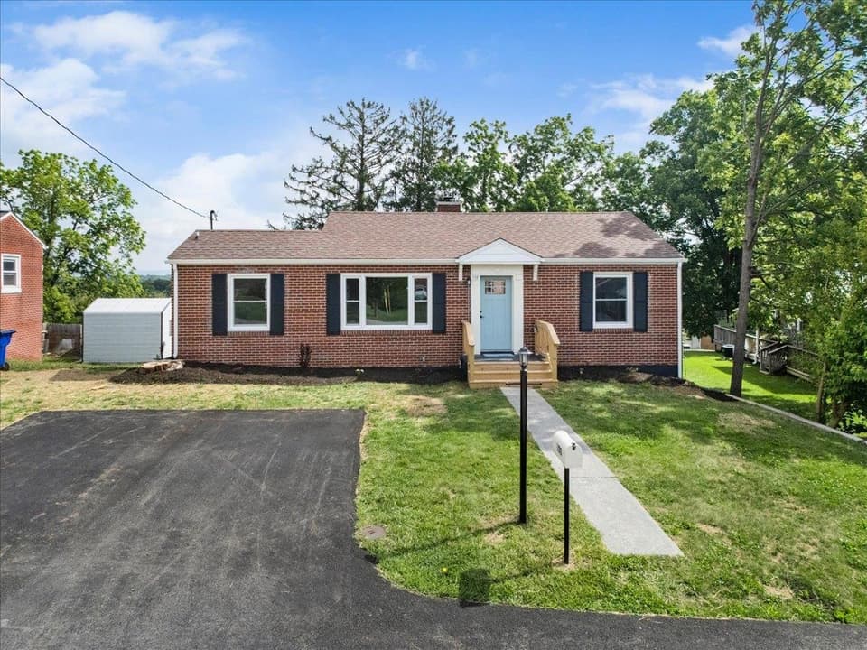 103 Longview Drive SW, photo 3 of 40