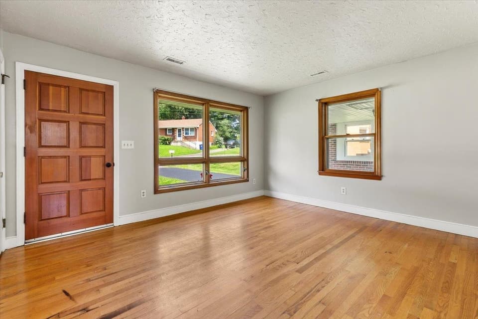135 Griggs Street, photo 3 of 40