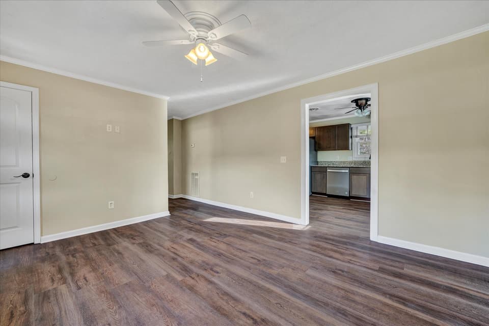 460 Chrisman Street, photo 3 of 25