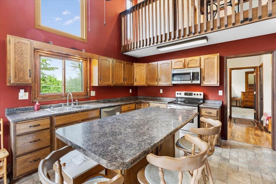 285 Briarwood Drive SW, photo 3 of 40