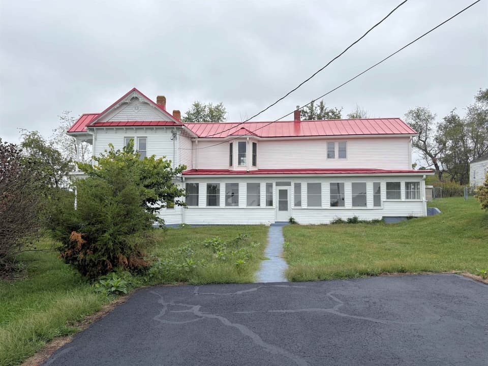 2466 Meadow Creek Road, photo 2 of 10