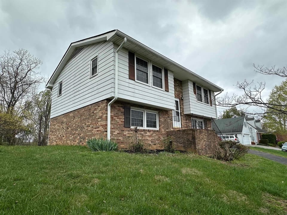 325 Mulberry Drive, photo 9 of 34