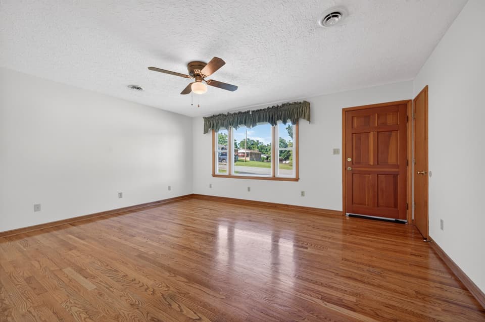 660 McDaniel Drive, photo 7 of 40