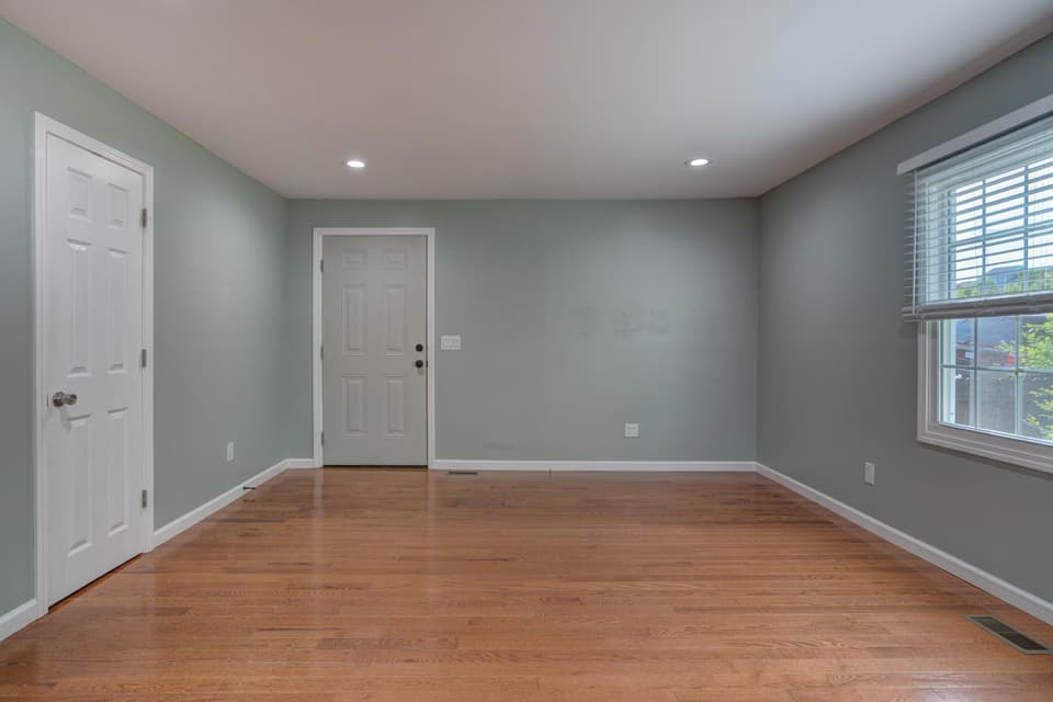 1215 Moose Drive, photo 3 of 28