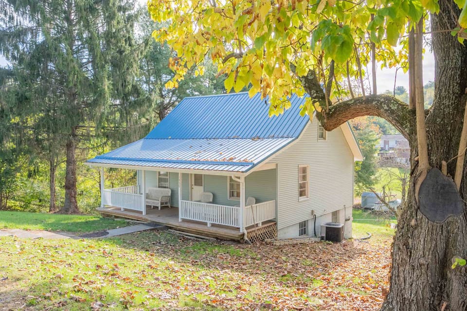 1450 Harman Drive, photo 4 of 40