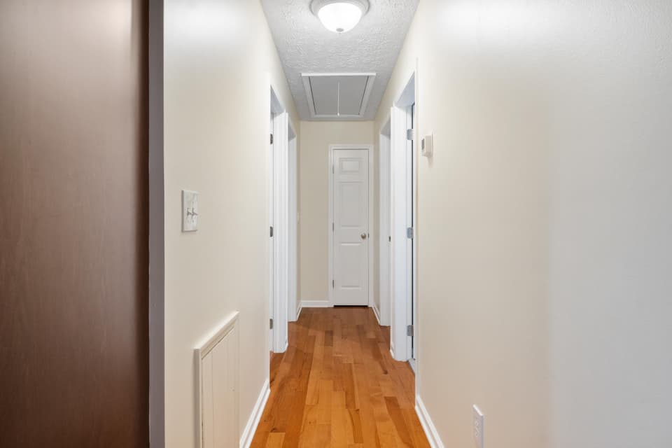 405 Tomahawk Drive, photo 23 of 40