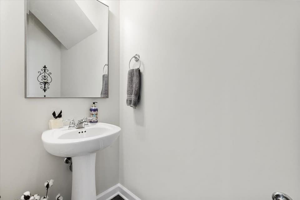 465 John Adams Drive, photo 22 of 40