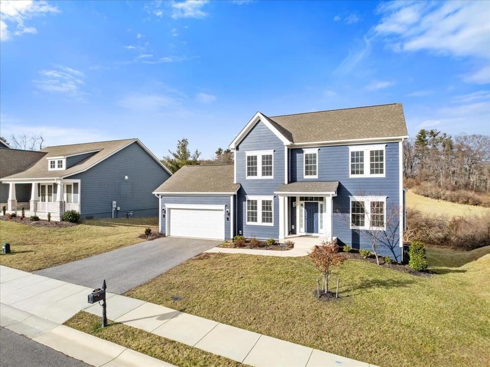 820 Jefferson Circle, photo 4 of 40