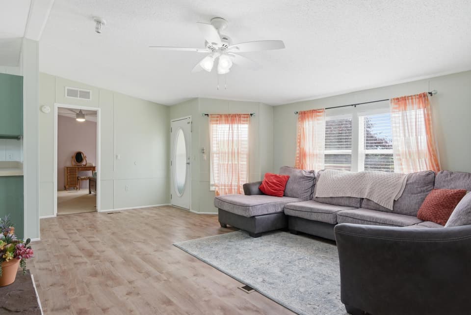 670 Liberty Street NE, photo 8 of 38