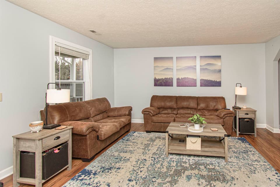 595 Tarrytown Road, photo 13 of 33