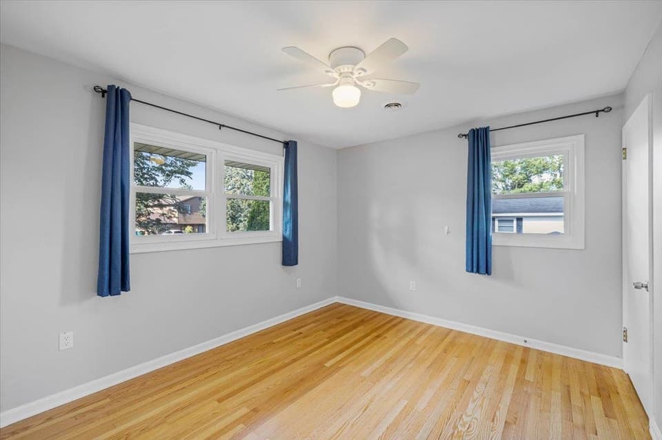 130 Greenway Drive, photo 12 of 30
