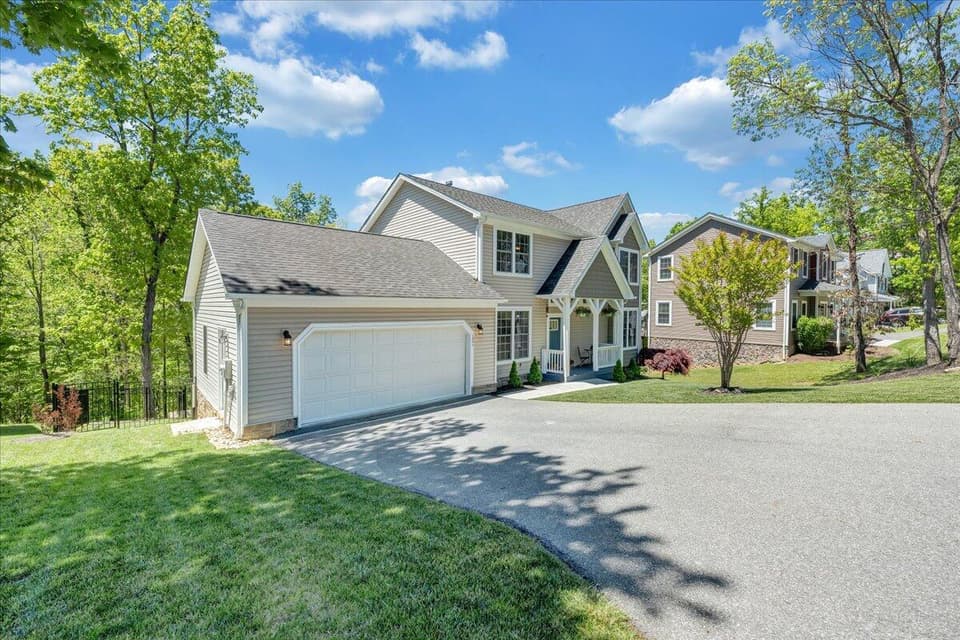 1041 Green Ridge Rd, photo 4 of 40