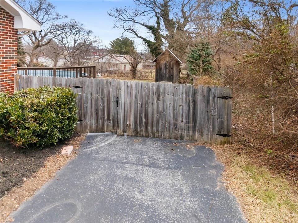 106 Miller Street SE, photo 10 of 40