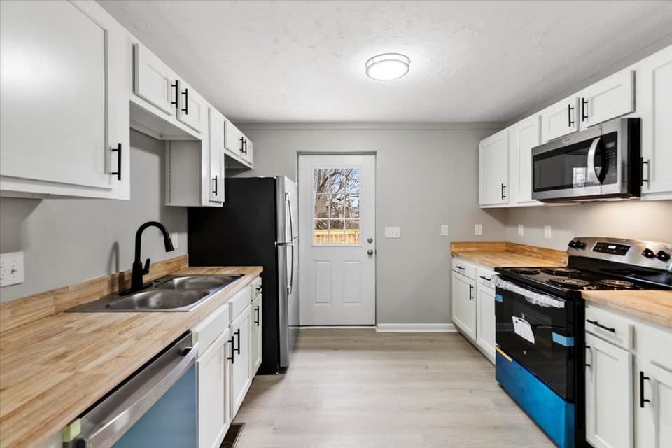 435 Teel Street, photo 8 of 40