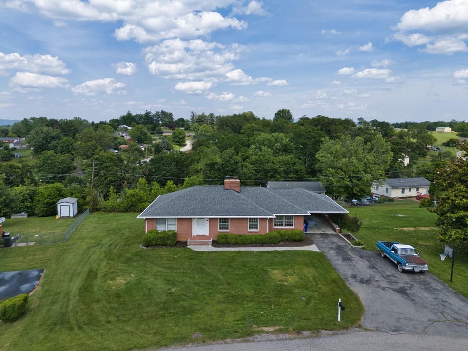 108 Roseland Drive, photo 5 of 40
