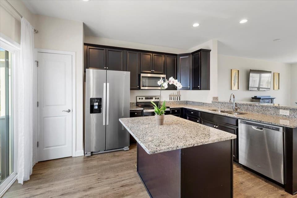 465 John Adams Drive, photo 15 of 40