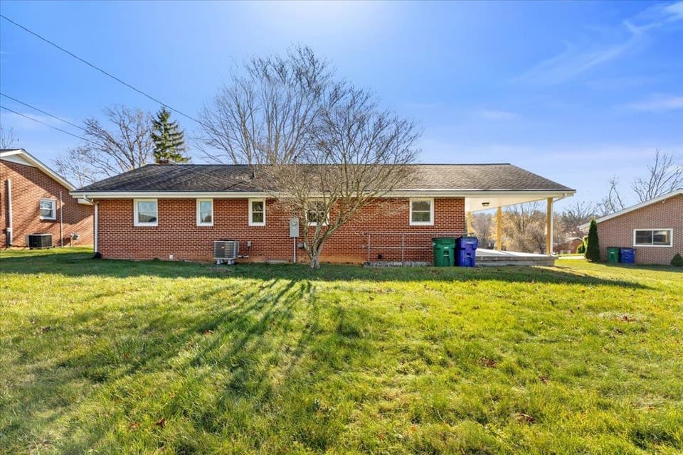 855 Mountain View Drive, photo 6 of 40