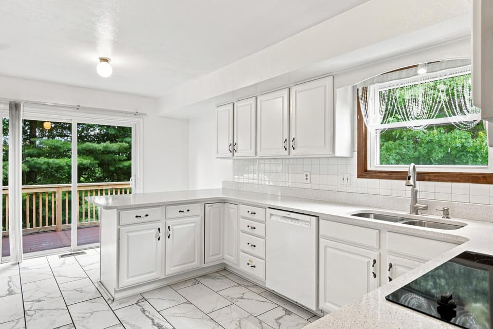 1220 Flint Drive, photo 12 of 40