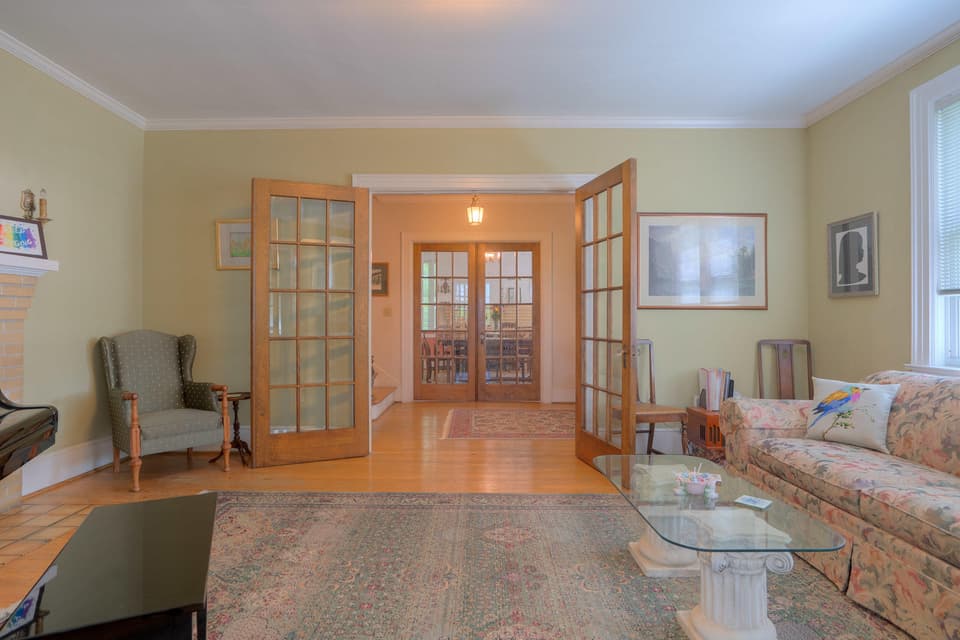 110 E Main Street, photo 17 of 37