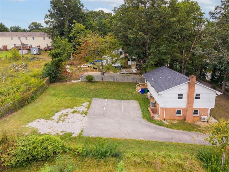 1370 Roanoke Street, photo 4 of 40